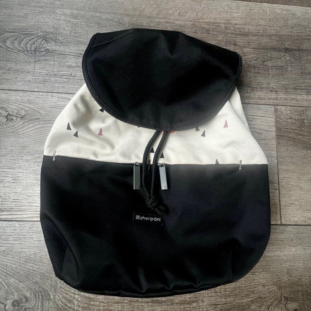 Sherpani Black and White Drawstring Backpack